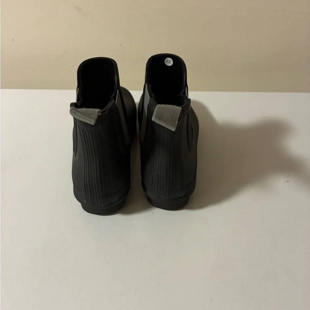 Hunter Women’s Gray Chelsea Rain Boots - Picture 3 of 5